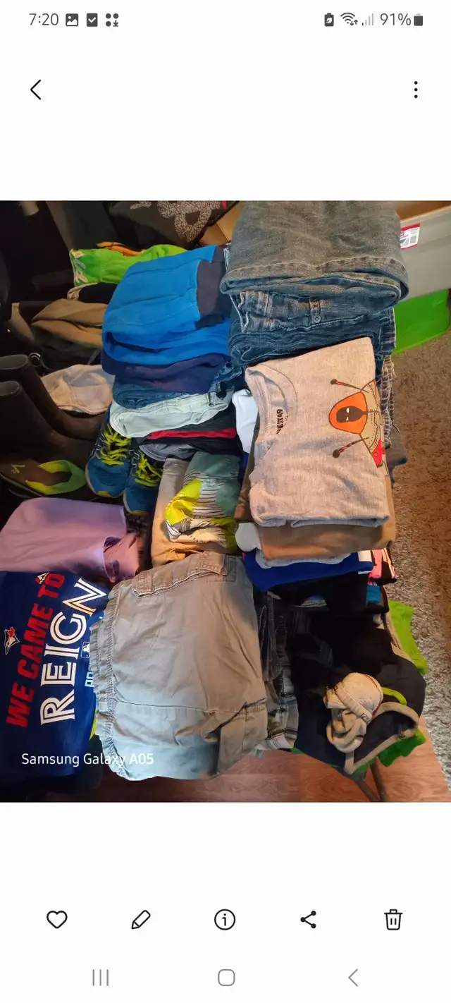 Kids/youth size 11-12  clothing lot pants, sweaters,t-shirt, in Kids & Youth in Oshawa / Durham Region - Image 2