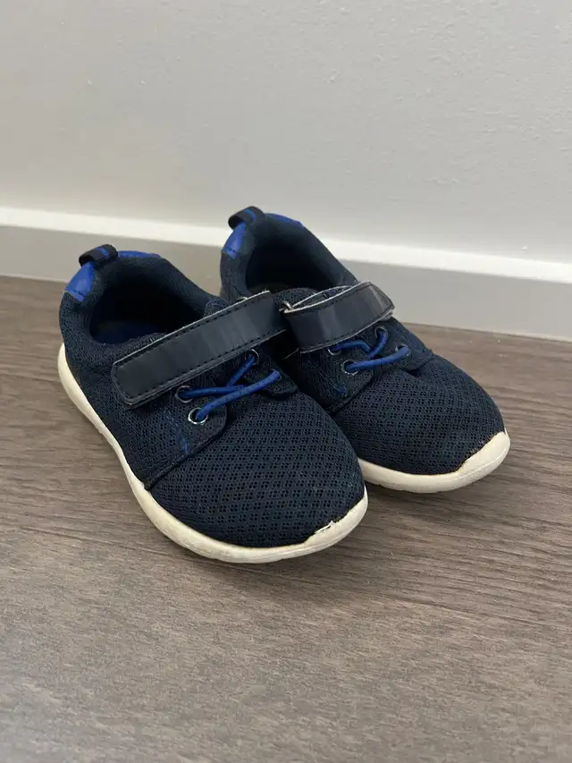 Toddler shoes size 8 in Clothing - 12-18 Months in Ottawa - Image 2