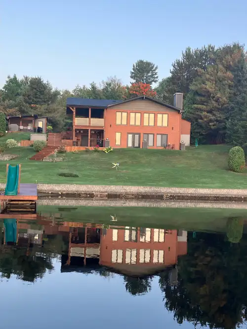 On pristine Lake Kipawa-this is the kind of property that almost never comes up. Fully move in ready...