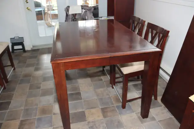 Dining table - brown in Dining Tables & Sets in Moncton - Image 4