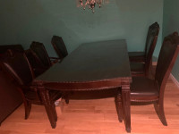 Dinner table with 6 chairs ( 2 captain chairs, 4 regular chairs)