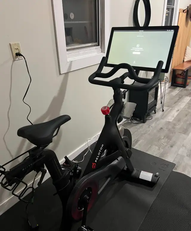 Peloton Bike460680363498557443