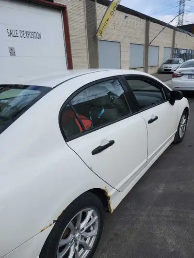 Honda Civic 2009 – Économique et fiable À vendre : Honda Civic 2009 avec 210 000 km. Très économique...