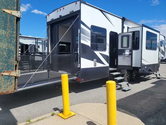 2022 Voltage RV toy hauler in Ontario in Canada - Image 8