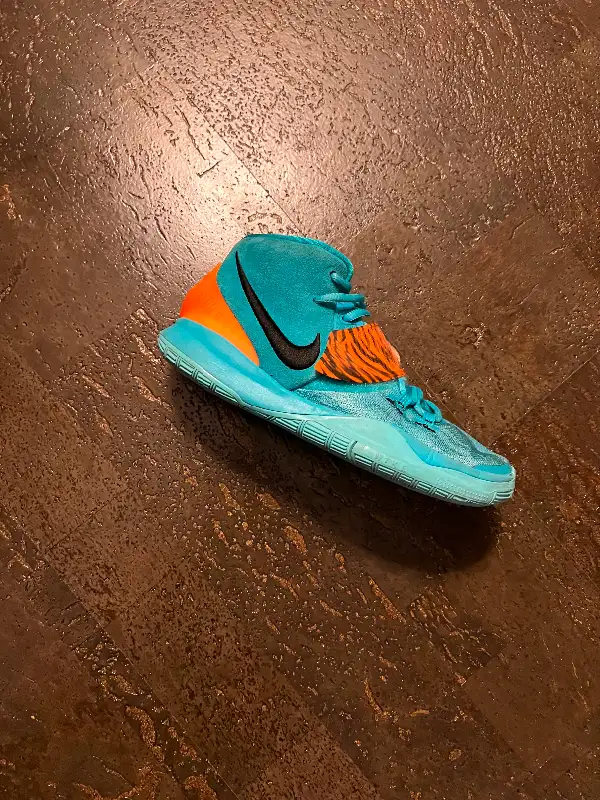 Nike Kyrie 6 Oracle Aqua (Boys Grade School) in Men's Shoes in St. Albert - Image 3