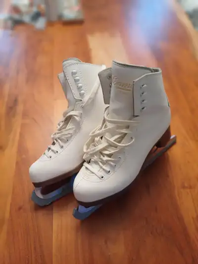 Figure Skates Size 7, View more