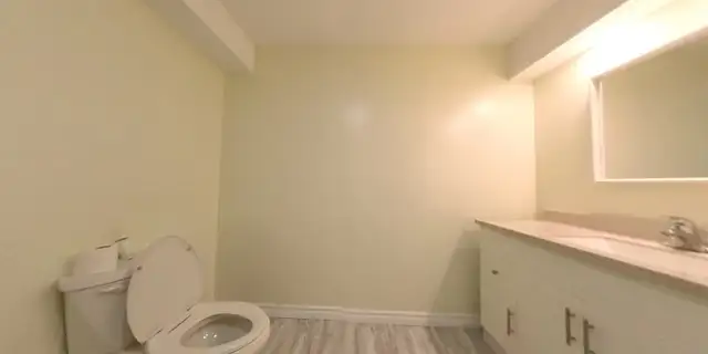 Student room for rent-3 stops to Trent U-5 min walk to bus stop in Room Rentals & Roommates in Peterborough - Image 9