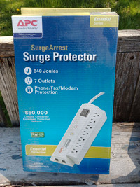 New APC 7 Outlet Surge Protector, White, Indicator Lights