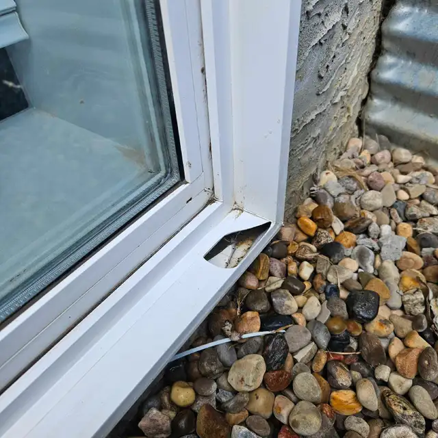 Window Vinyl Repair/ Glass & screen repair62864742134146123