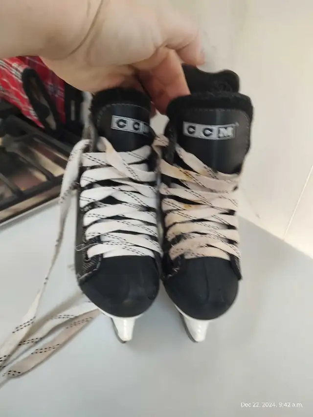 boys' skates size 10 J in Skates & Blades in Oakville / Halton Region - Image 8