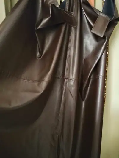 Killarney SW Dark brown - very convincing leather- look will provide window privacy day or night. Ea...