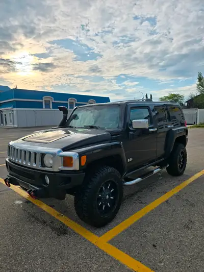 2007 Hummer H3. Snorkel air intake 3.7L Engine Fairly new 275/65R Goodyear Duratrac RT 18" black May...