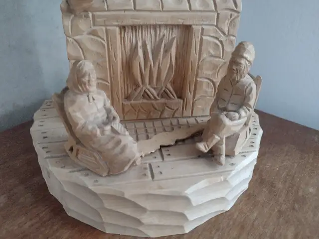 Lampe sculptée en bois (St-Jean-Port-Joli)  Antique - Vintage in Arts & Collectibles in Laval / North Shore - Image 3