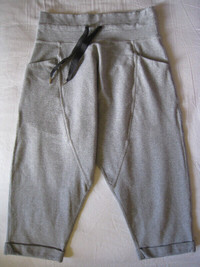 Lululemon Liberty Crop Sweatpants Size 6