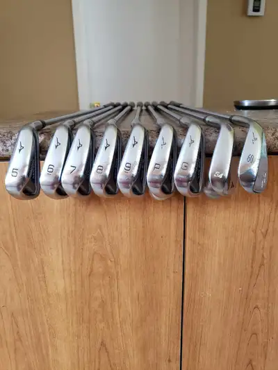 GOLF: Fers Mizuno + sac Callaway, View more