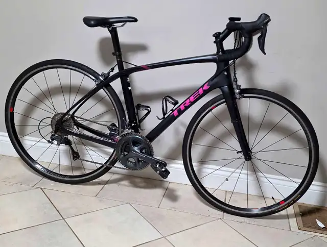 TREK $7000 Ultegra women's road bike  in Road in Hamilton - Image 2