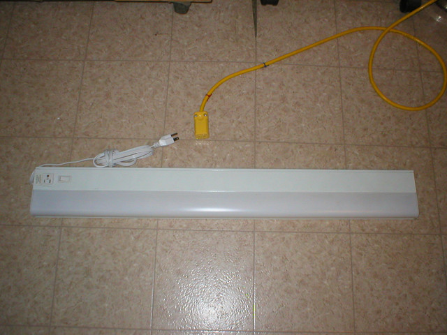 LUMINAIRE FIXTURE 36 POUCES POUR 1xT8 24 WATTS NEON NEW NEUF DEL dans Éclairage intérieur et plafonniers  à Longueuil/Rive Sud - Image 3