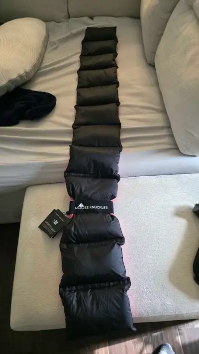 Nahanni scarf has never been worn Dont see us ever using it. 75$ obo