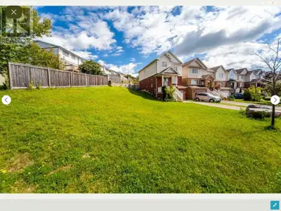 Beautiful 3 Bedroom Home for Rent in Oshawa – Corner Lot with S
