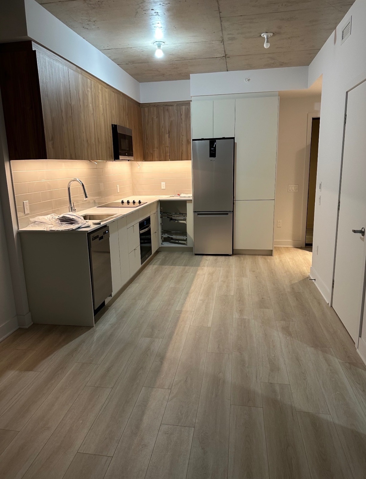 CONDO 3 ½ NEUF À LOUER DISPONIBLE DÈS SEPTEMBRE ! 1600$/mois — photo 2