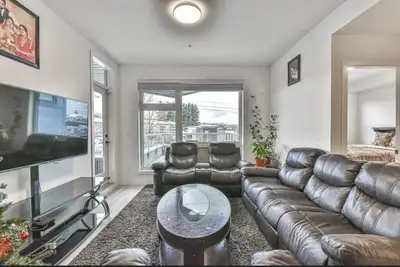 Bright 2 Bed, 2 Bath Condo in Central Abbotsford Modern layout with plenty of natural light, in-suit...