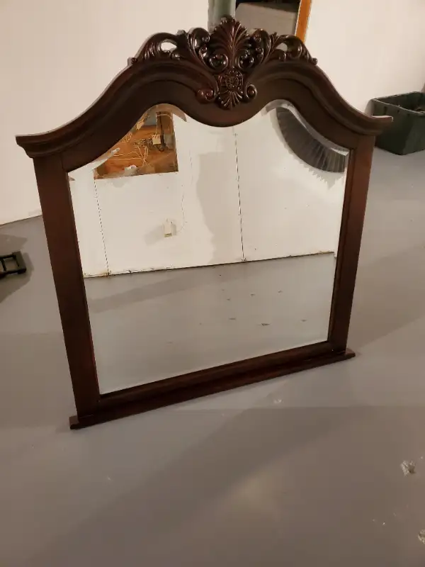 CHERY WOOD FRAMED MIRROR. in Home Décor & Accents in Edmonton - Image 3