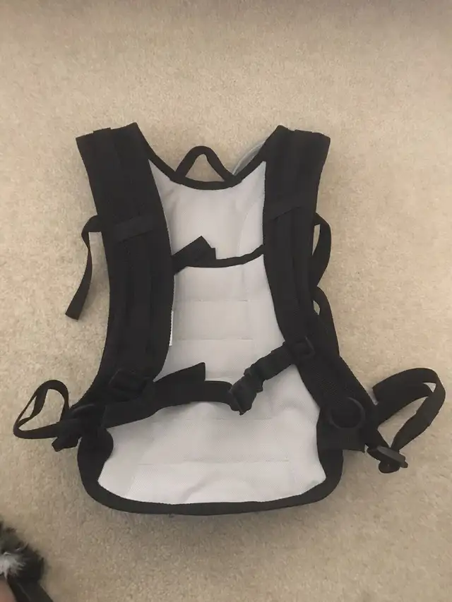 Hydration Backpacks in Fishing, Camping & Outdoors in Delta/Surrey/Langley - Image 3