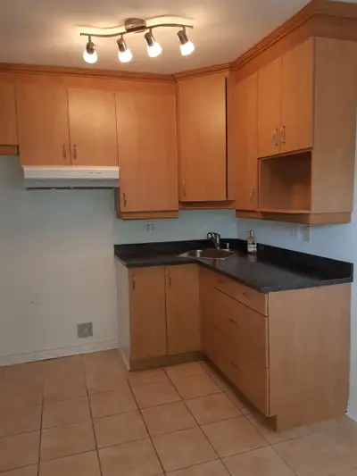 Logement au troisième et dernier étage, idéal pour personne seule ou couple (Beaubien et 41ème Avenu...