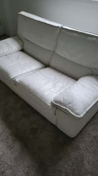 Chic Comfort: Two-Seater White Leather Sofa - Perfect for Cozy