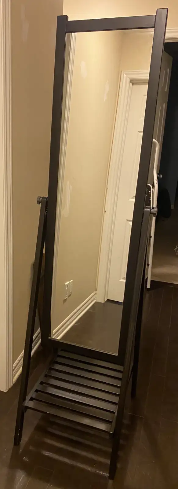 Stand-up mirror in Home Décor & Accents in Ottawa - Image 4