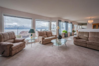 180 degree lakeview house in peachland avail. NOW