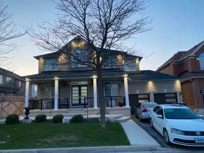 House room for rent Available 15 June only girls