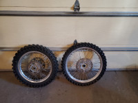 Drz400S wheel set in great condition 21/18