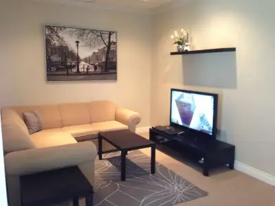 Bright and Private 1 Bedroom Apartment