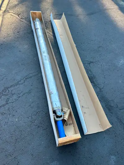 Factory aluminum driveshaft brand new still in box complete to fit 3/4 or 1 ton GM short box 4 door...
