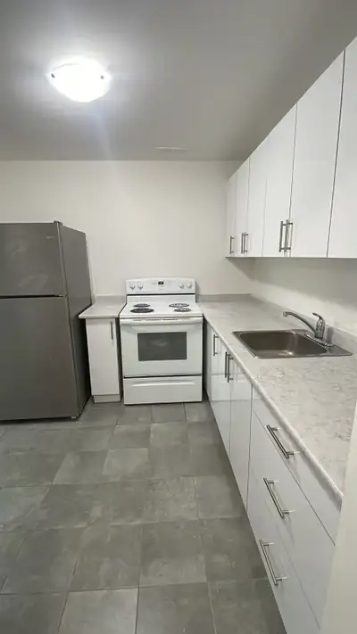 Lovely Renovated 3-Bedroom Apartment Available in Peterborough!