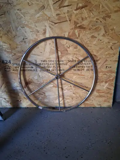 28 inch steering wheels for smaller sailboat. 1 inch strait shaft.