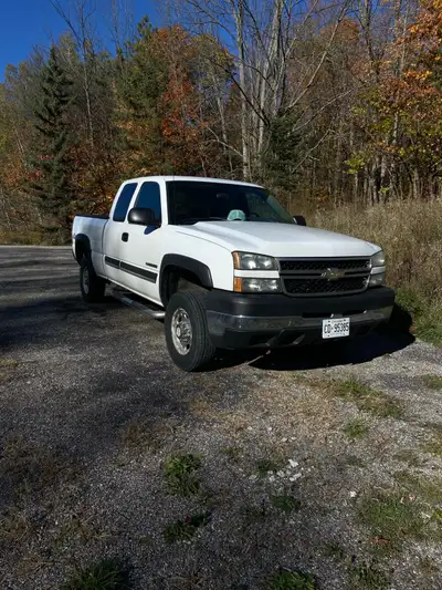 Only has 213,000 km on it Comes with new summers (used for 1 season) and winters (just put them on b...