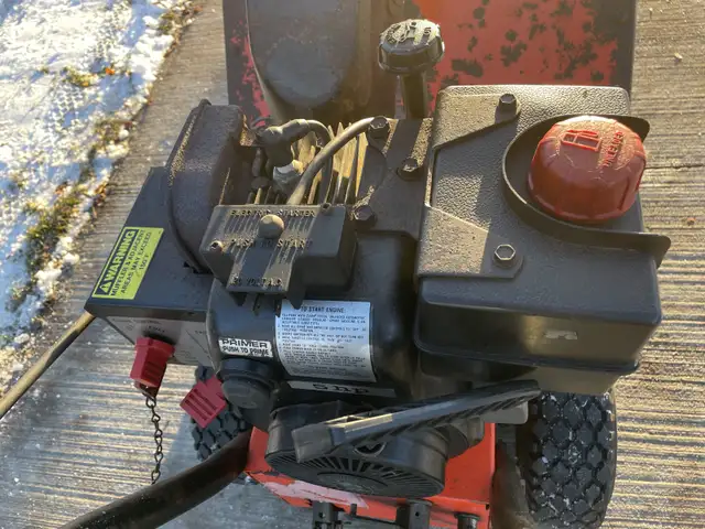 Gran Prix snowblower in Snowblowers in Mississauga / Peel Region - Image 11