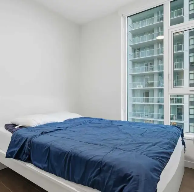 private furnished bedroom and a small den in Room Rentals & Roommates in Vancouver - Image 2