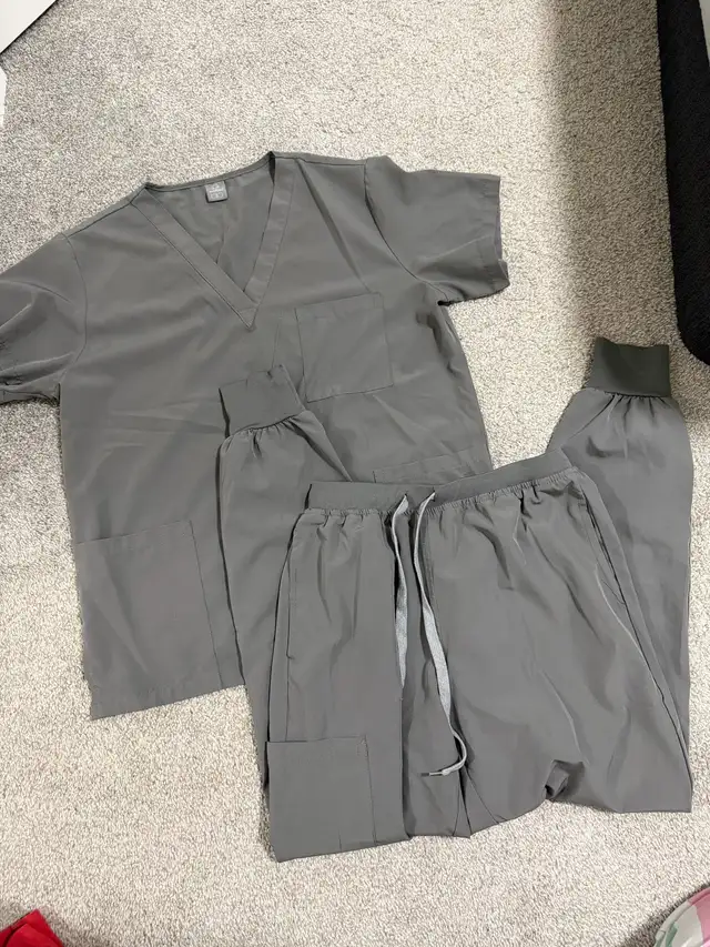 Scrub Set / Scrubs in Women's - Other in Calgary - Image 3