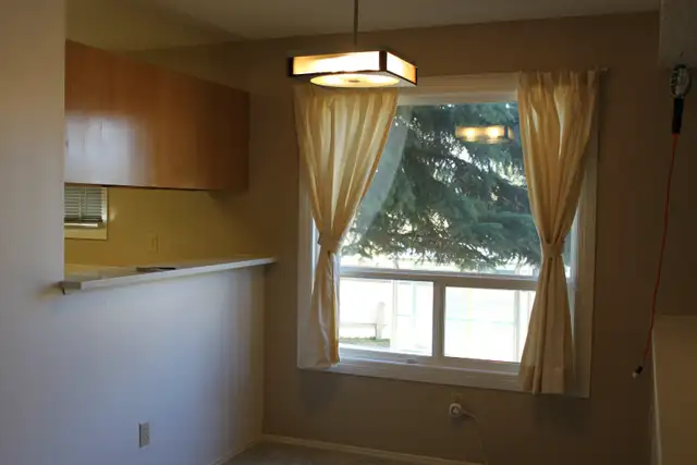 Bungalow Townhouse Main Floor (Old Riverbend)