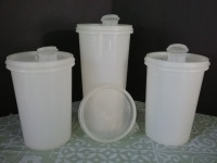 Vintage Tupperware-3 Juice Containers With Pour Lids & 1 Seal