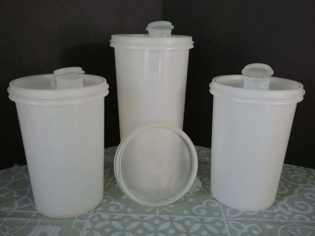 Vintage Tupperware-3 Juice Containers With Pour Lids & 1 Seal in Kitchen & Dining Wares in Oshawa / Durham Region