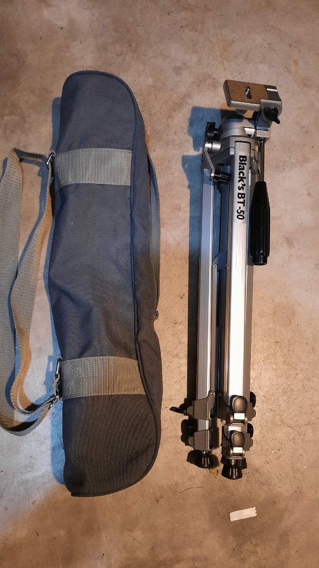 50" Camera Tripod in carrying case. Blacks BT-50 Tripod + Mount in Cameras & Camcorders in Kingston