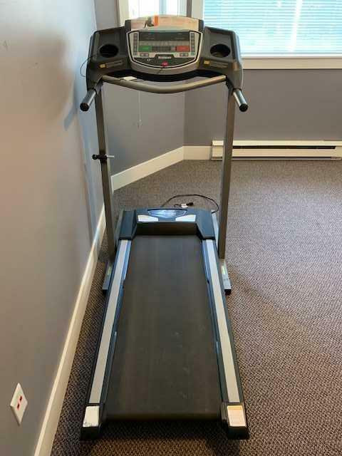 TEMPO 611T TREADMILL in Exercise Equipment in Oakville / Halton Region