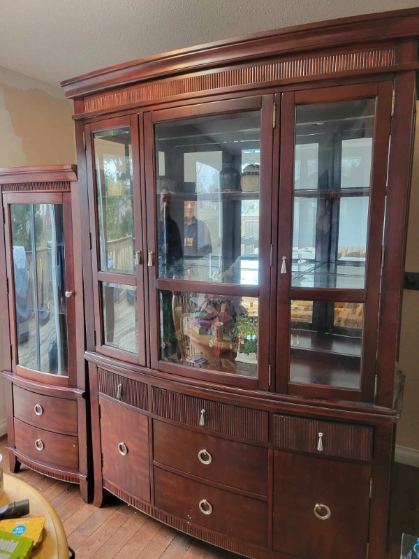 Hutch and buffet + matching side cabinet. in Hutches & Display Cabinets in Kingston - Image 2