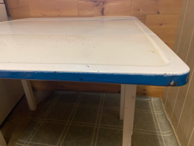 Vintage Enamel Top Utility Table 41.5 x 29 in folded. 3 ft 43 in in Dining Tables & Sets in Thunder Bay