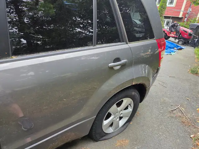 Suzuki Grand Vitara (Parts Only) in Auto Body Parts in St. John's - Image 7
