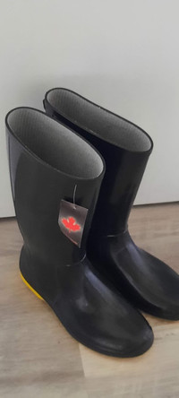 New Rubber Boots (Size 9) - Made in Canada